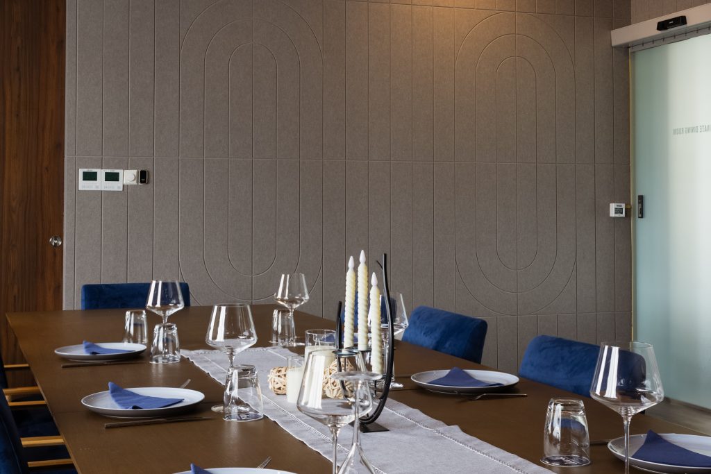 Acoustic panels improving listening comfort during private dining and business discussions