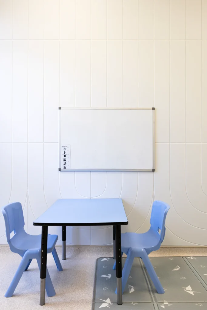 Klar™ Grooves acoustic panels in Snow [CM01] behind a children’s table and whiteboard at KKH Admiralty Medical Centre